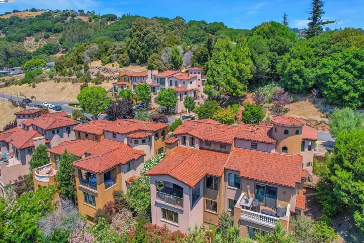 80 Siena Dr, Oakland, California 94605