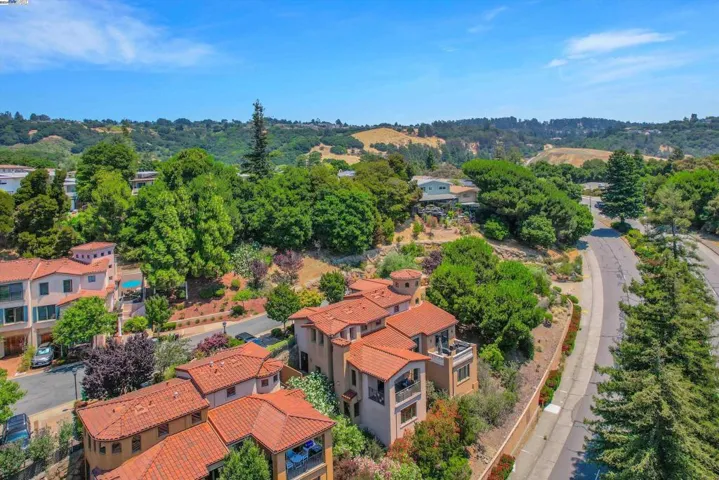 80 Siena Dr, Oakland, California 94605