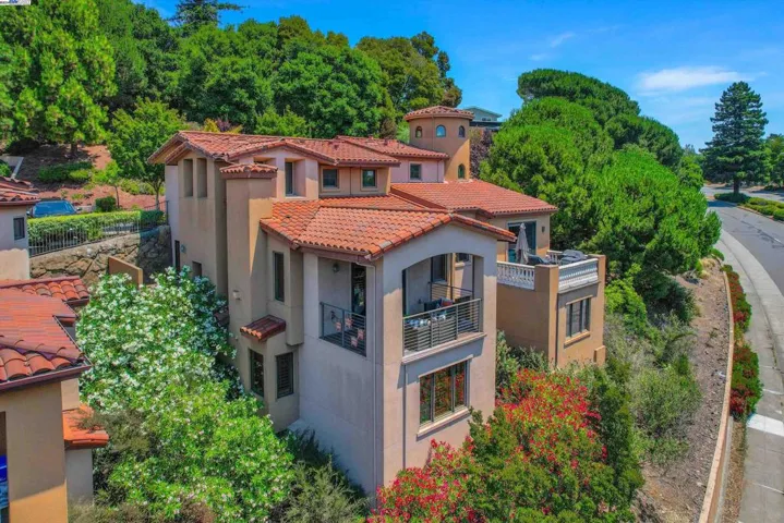 80 Siena Dr, Oakland, California 94605