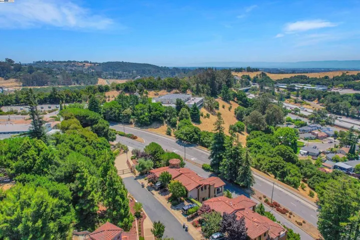 80 Siena Dr, Oakland, California 94605