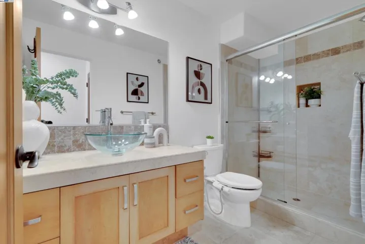 80 Siena Dr, Oakland, California 94605