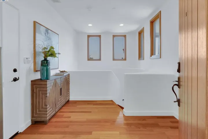 80 Siena Dr, Oakland, California 94605