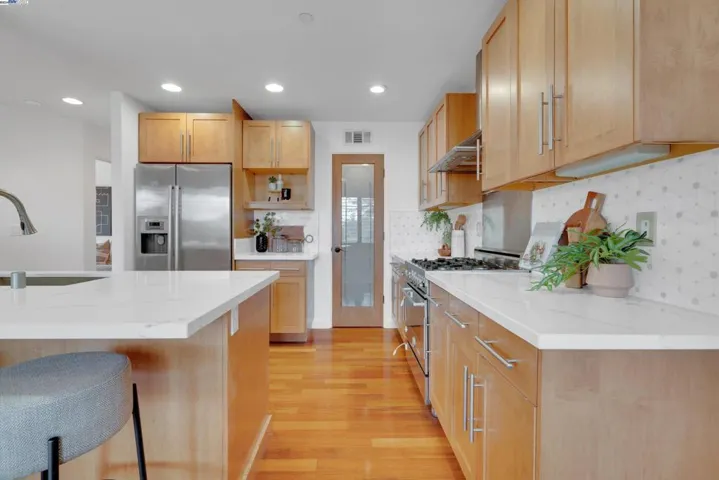 80 Siena Dr, Oakland, California 94605