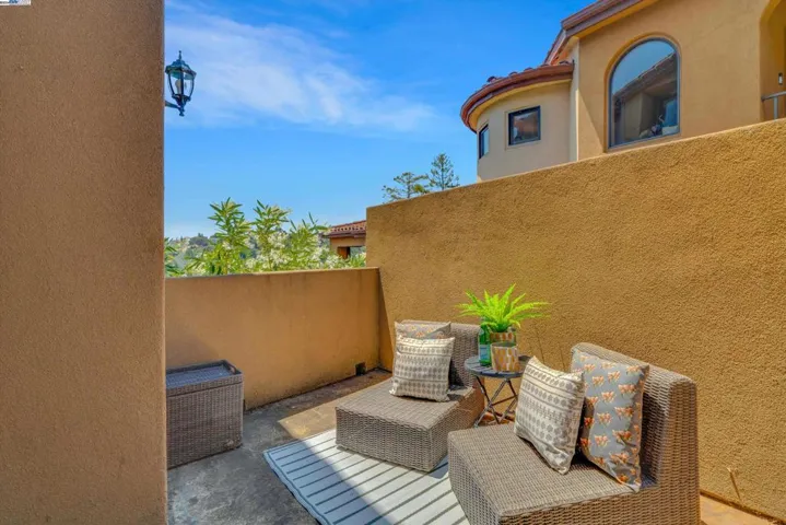 80 Siena Dr, Oakland, California 94605
