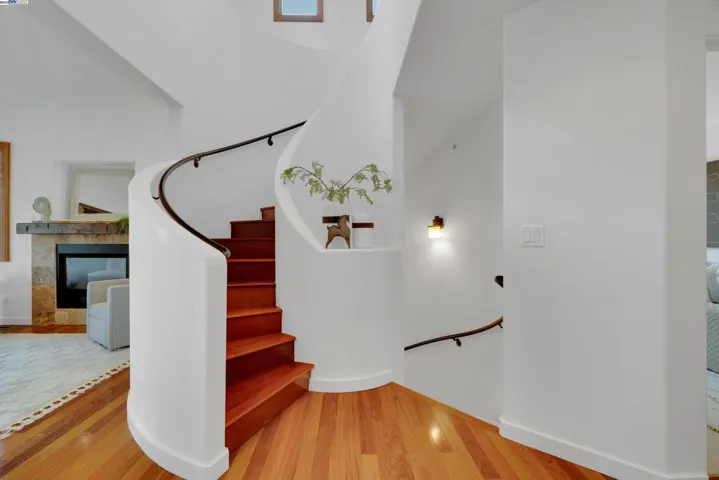 80 Siena Dr, Oakland, California 94605