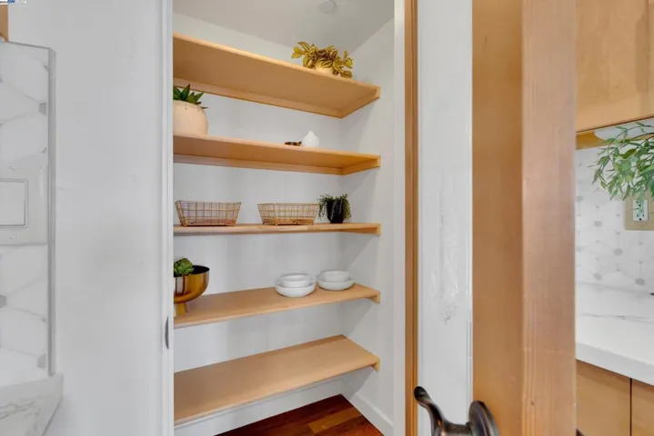 80 Siena Dr, Oakland, California 94605