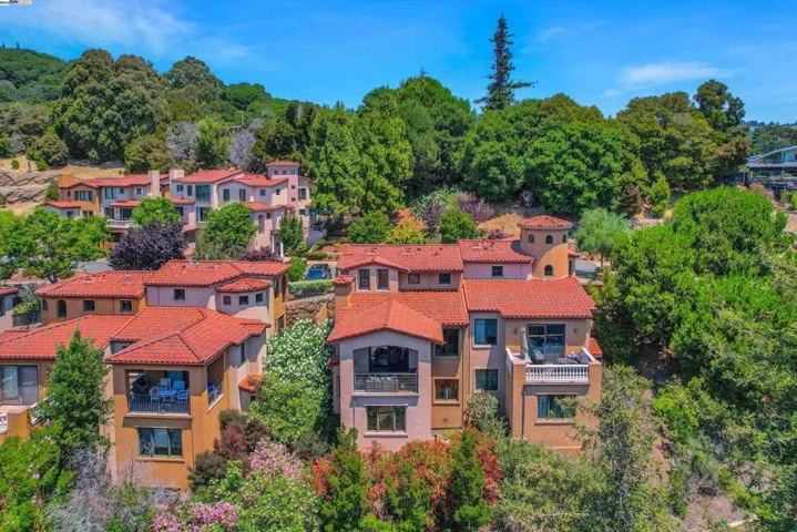 80 Siena Dr, Oakland, California 94605