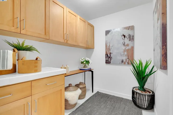 80 Siena Dr, Oakland, California 94605