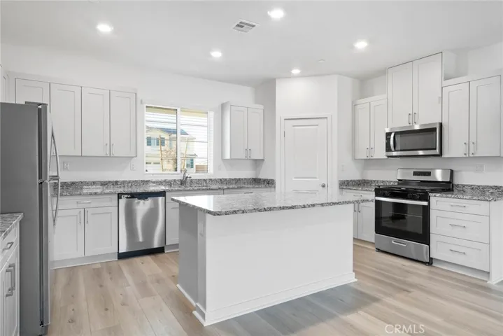 12326 Bear Ridge Way, Victorville, California 92392