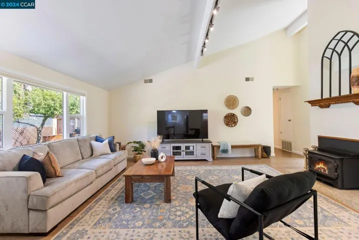 19321 Solano Ct, Sonoma, California 95476