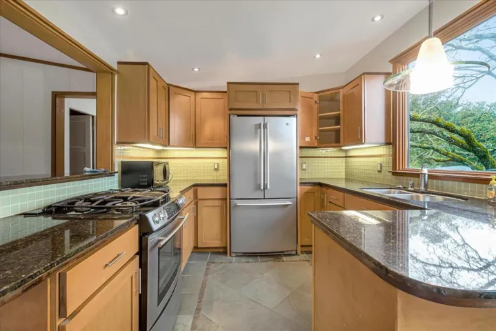 18 Monte Vista Road, Orinda, California 94563