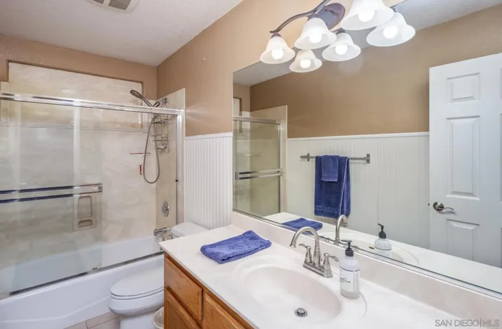 649 Moonlight Way, Ramona, California 92065