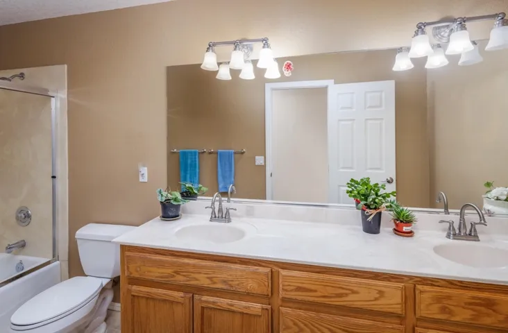 649 Moonlight Way, Ramona, California 92065
