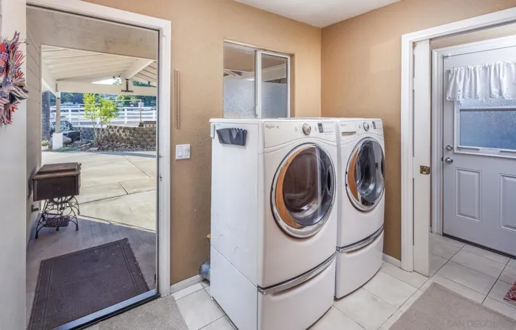 649 Moonlight Way, Ramona, California 92065