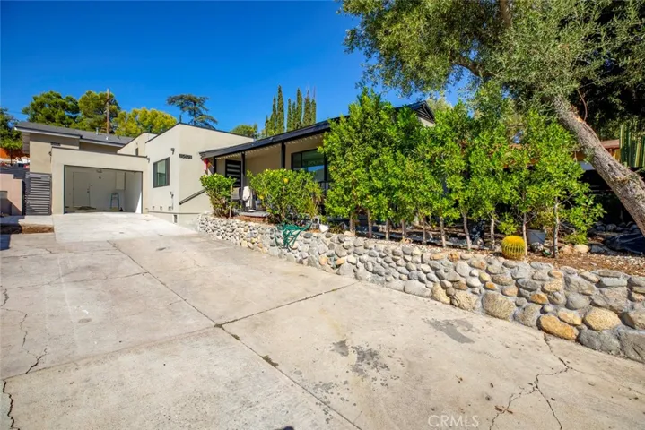 10621 Vanora Drive, Sunland, California 91040