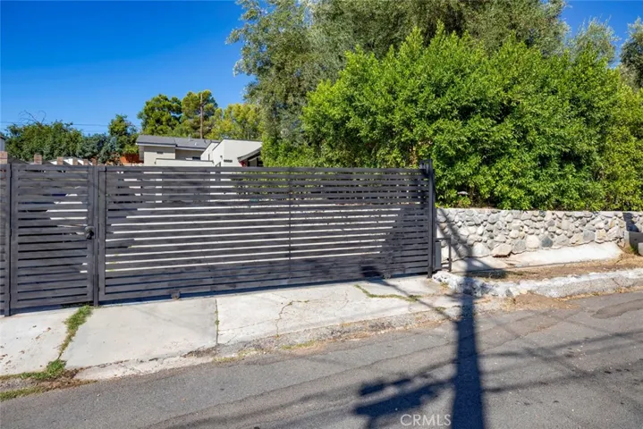 10621 Vanora Drive, Sunland, California 91040