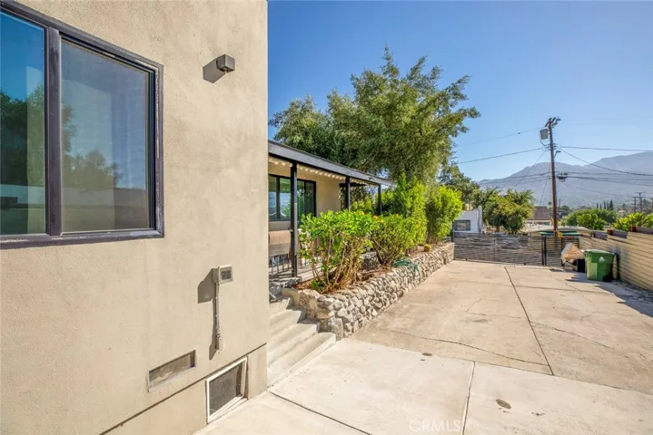 10621 Vanora Drive, Sunland, California 91040