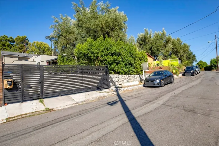 10621 Vanora Drive, Sunland, California 91040