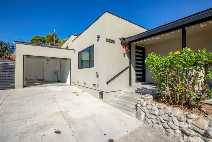 10621 Vanora Drive, Sunland, California 91040