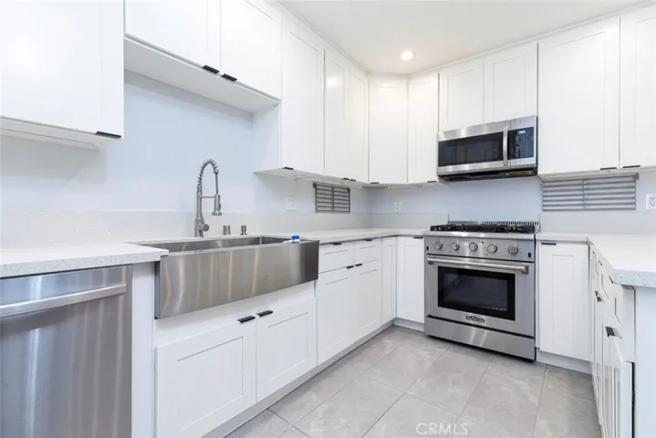 10621 Vanora Drive, Sunland, California 91040