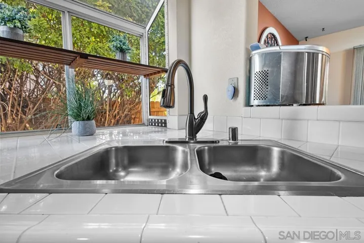 9802 Avenida Colino, Spring Valley, California 91977
