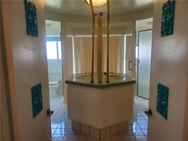 Double door entry toprimary bath