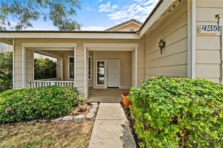 27450 Fallbrook Court, Corona, California 92883