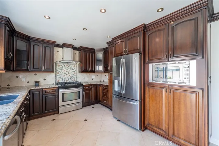 21322 Antigua Lane, Huntington Beach, California 92646