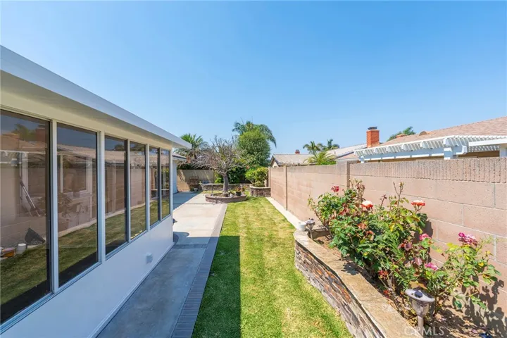 21322 Antigua Lane, Huntington Beach, California 92646