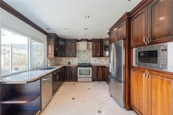 21322 Antigua Lane, Huntington Beach, California 92646