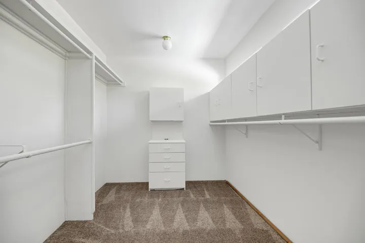MAIN BEDROOM WALK IN CLOSET.jpg mls