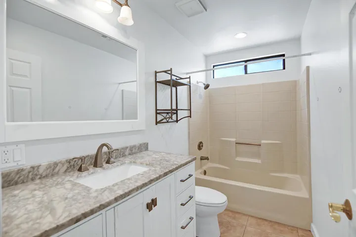 GUEST BATHROOM 2.jpg mls