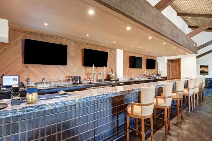COMMUNITY BAR.jpg mls