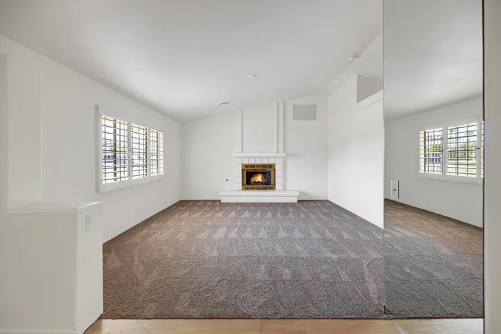 LIVING ROOM.jpg mls