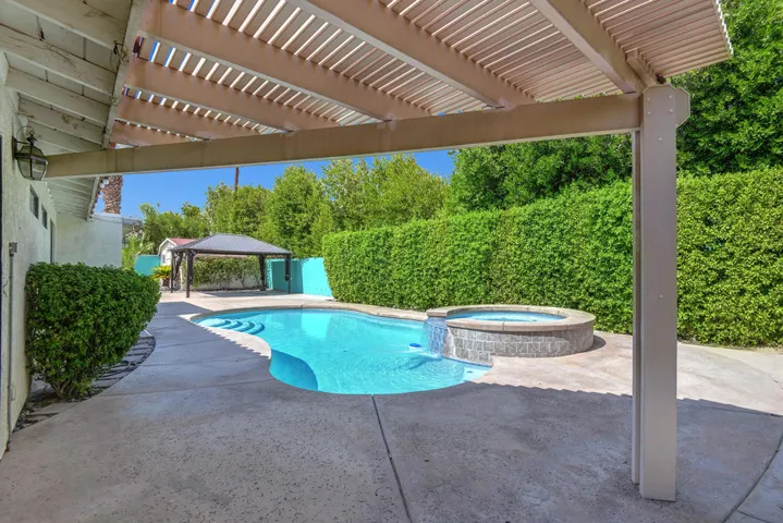 MAIN BEDROOM PATIO.jpg mls