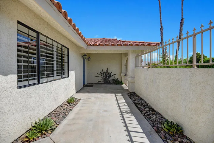 COURT YARD.jpg mls