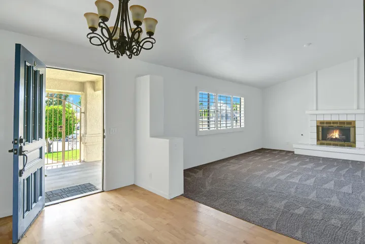 ENTRY WAY.jpg mls