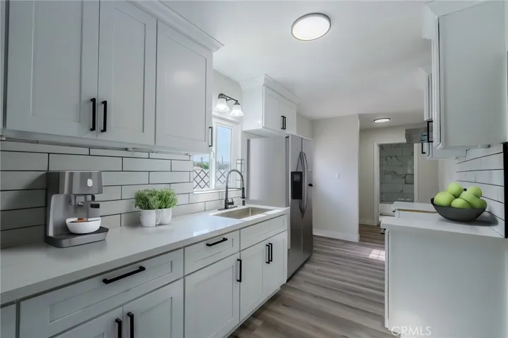Kitchen (virtually staged)