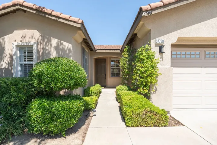 37768 Spruce Court, Murrieta, California 92562