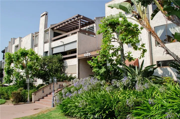 1325 Valley View Road 301, Glendale, California 91202