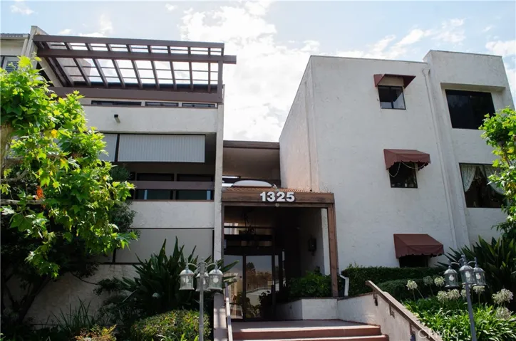 1325 Valley View Road 301, Glendale, California 91202