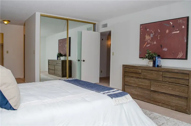 1325 Valley View Road 301, Glendale, California 91202