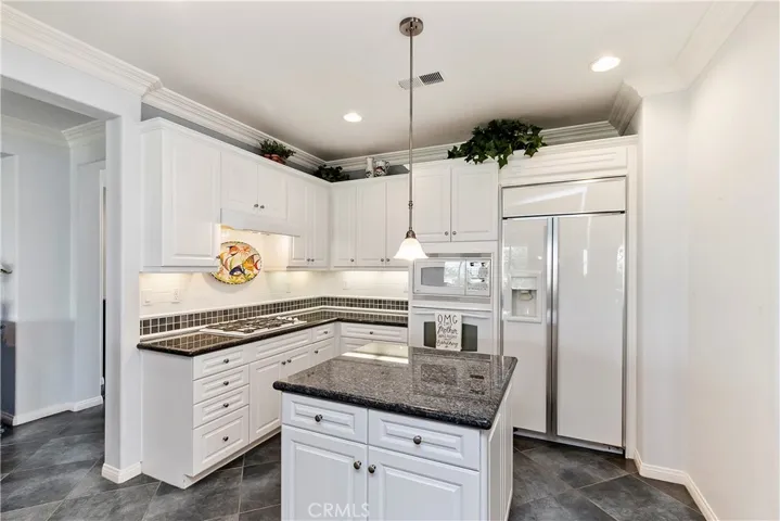 Crisp White Cabinetry with SS Pulls & Knobs