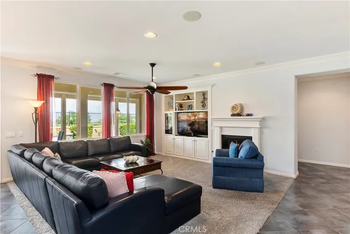 Large Windows for Wonderful Natural Light Flow