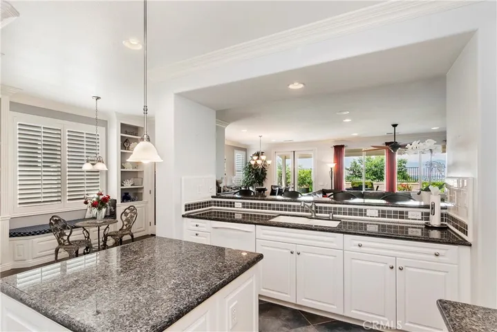 LOTS of Counter Space 7 Cabinets