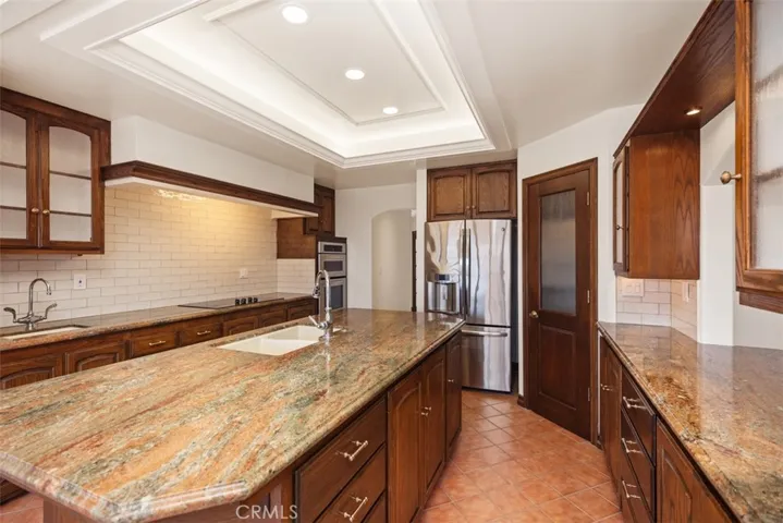 Look at those Granite Counters.