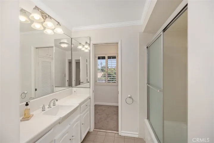 Secondary bathroom.