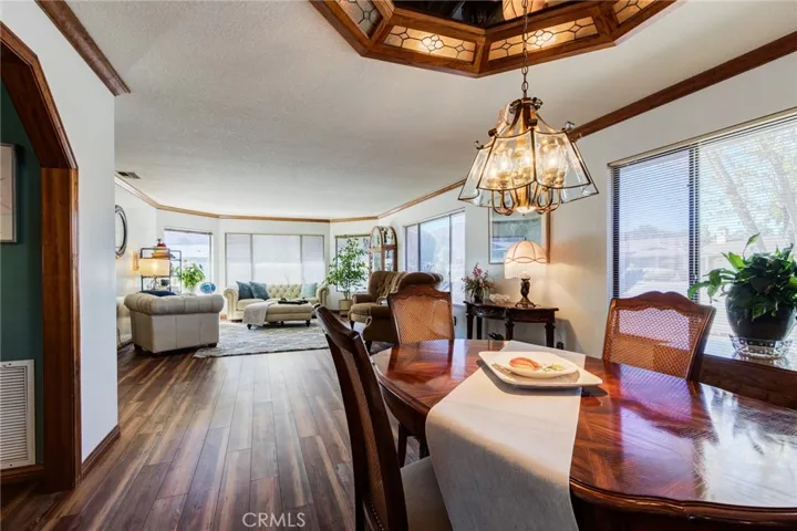 FORMAL DINING AREA