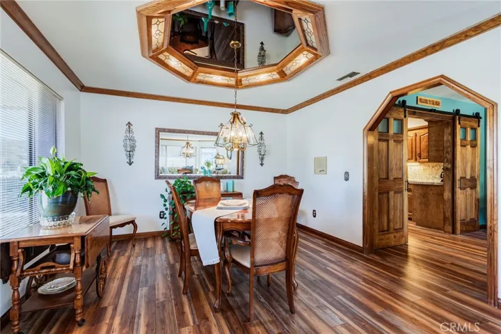 FORMAL DINING AREA