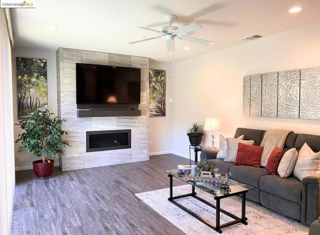 191 Amberwind Cir, Oakley, California 94561